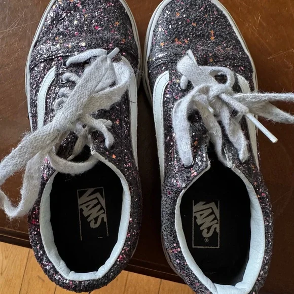 Vans - Picture 6 of 7